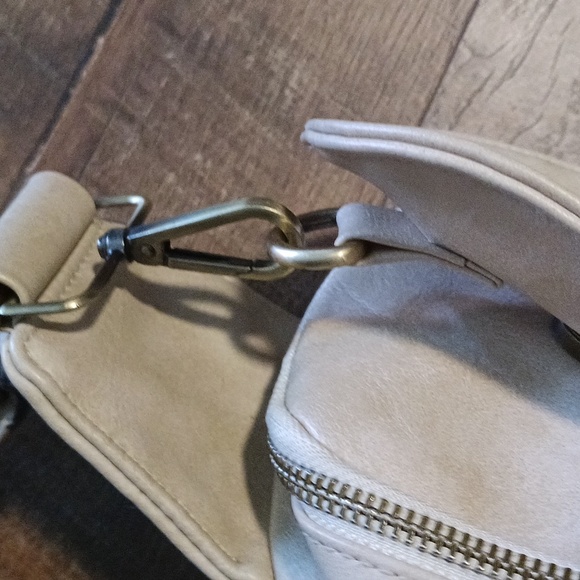 Sling cross body Bag vegan leather 🌸 - Picture 2 of 11